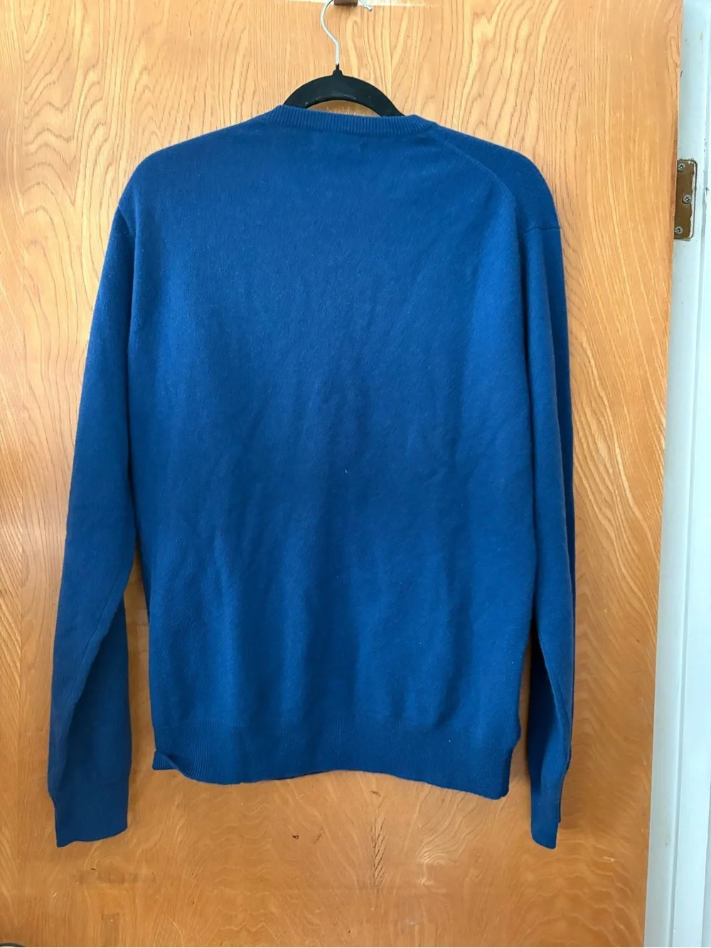 Club Room Men's V-Neck cashmere Sweater in Blue M